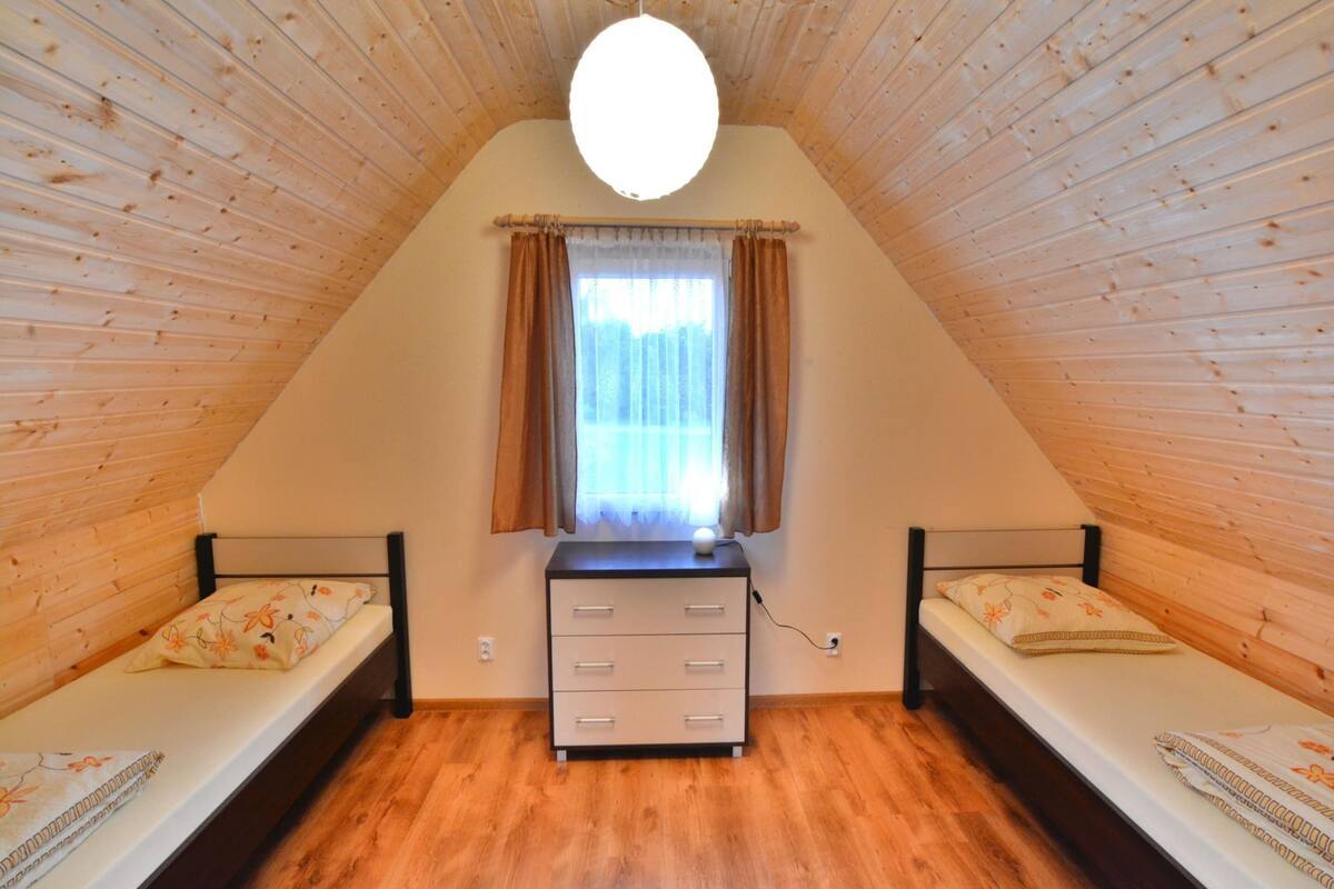 3 slaapkamers, individueel gemeubileerd, een strijkplank/strijkijzer