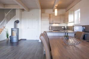 Comfort-talo, 3 makuuhuonetta | Olohuone | Takka, DVD-soitin