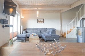 Comfort-talo, 3 makuuhuonetta | Olohuone | Takka, DVD-soitin