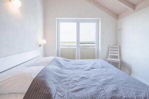 3 bedrooms, individually furnished, iron/ironing board