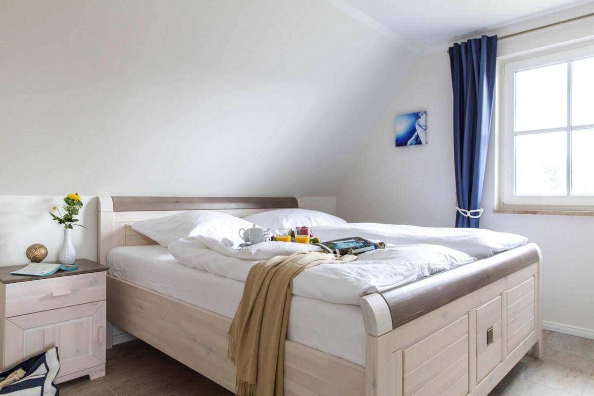 Casa conforto, 2 quartos | 2 quartos, individualmente mobiliados, ferros/tábuas de passar roupa