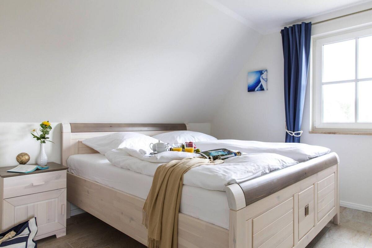 Casa conforto, 2 quartos | 2 quartos, individualmente mobiliados, ferros/tábuas de passar roupa