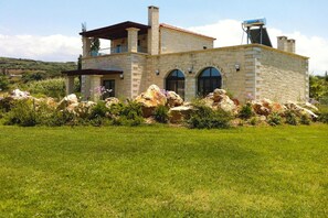 Exterior - Villa in Platanias With a Private Pool (Platanias)