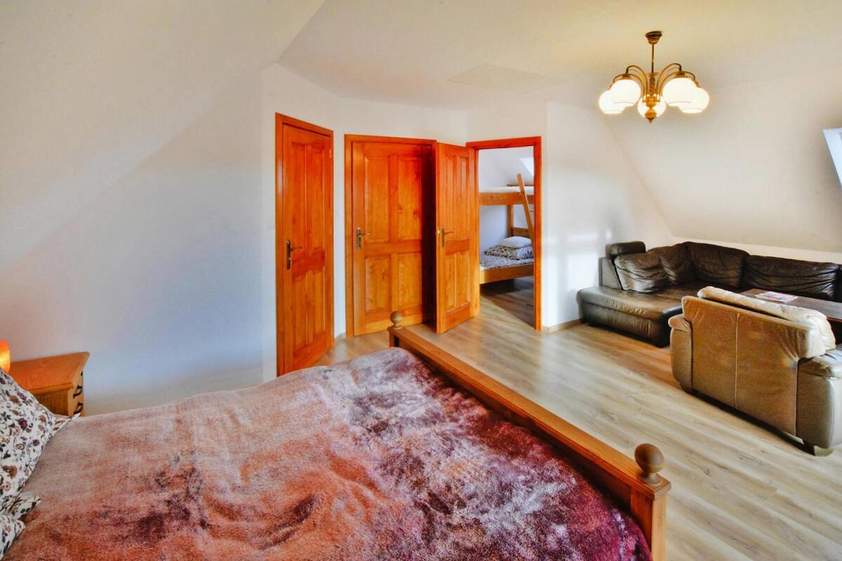 Classic House, 5 Bedrooms | 10 bedrooms, individually furnished, bed sheets