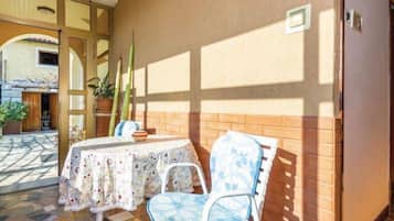 Apartment (Three Bedroom Apartment with Terrace) | Terrasse/Patio