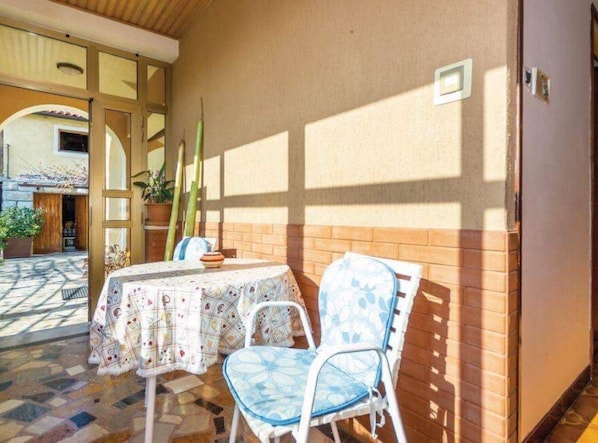 อพาร์ทเมนท์ (Three Bedroom Apartment with Terrace) | ลานระเบียง/นอกชาน