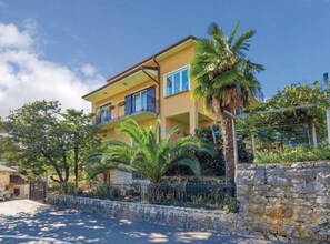 Apartment (Three Bedroom Apartment with Terrace) | Exterior
