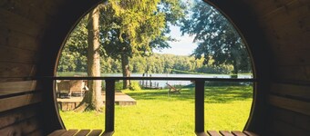 Semi-detached House Directly on the Lake, Stare Czaple