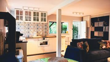 Comfort House, 4 Bedrooms | Living room | Fireplace