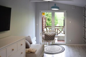 Comfort House, 4 Bedrooms | Living room