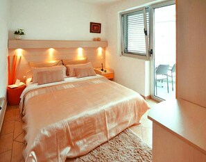 7 bedrooms, individually furnished, iron/ironing board - Apartments Vaal in Rovinj, With Balcony (Rovinj)