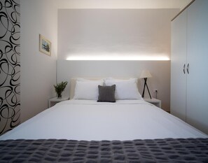 Deluxe-Apartment, 2 Schlafzimmer | 7 Schlafzimmer, individuell eingerichtet, Bügeleisen/Bügelbrett