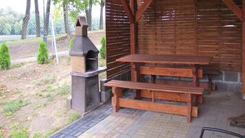 Classic House, 3 Bedrooms | Outdoor dining