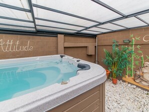 Classic House, 4 Bedrooms | Spa treatment