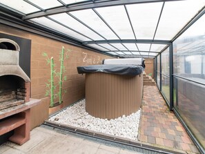 Classic House, 4 Bedrooms | Spa treatment - Magnificent Holiday Home in Verviers With Sauna (Verviers)