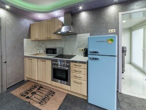 Classic House, 4 Bedrooms | Private kitchen | Fridge, microwave, oven, coffee/tea maker