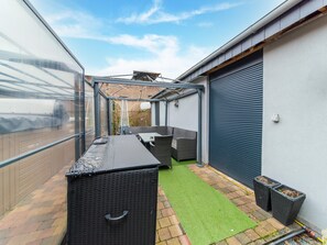 Classic House, 4 Bedrooms | Balcony - Magnificent Holiday Home in Verviers With Sauna (Verviers)