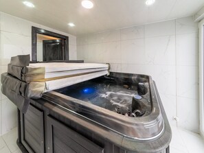 Maison Classique, 4 chambres | Soin spa