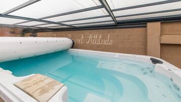 Classic House, 4 Bedrooms | Spa treatment