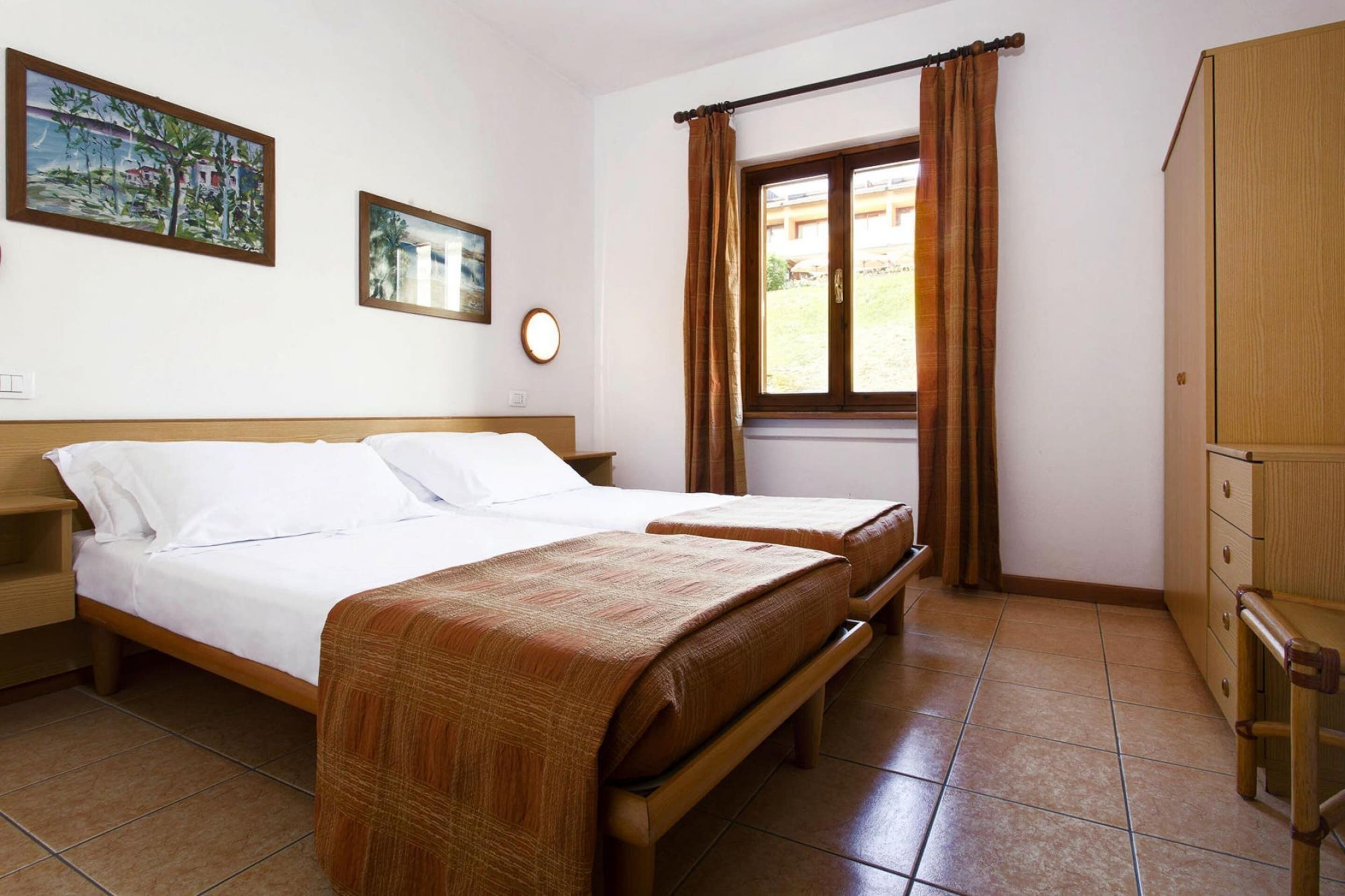 6 bedrooms, individually furnished