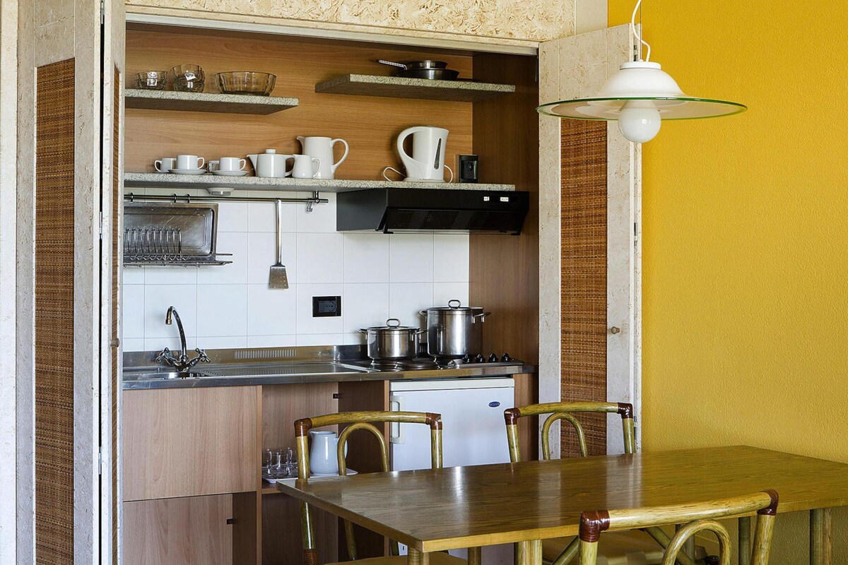 Elite Apartment, 2 Bedrooms | Private kitchen | Fridge, microwave