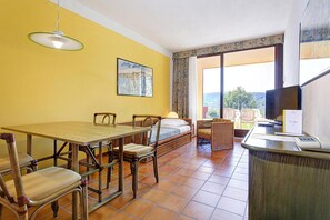 Comfort Apartment, 3 Bedrooms | Living room - Apartments Poiano in Garda With Pool (Garda)