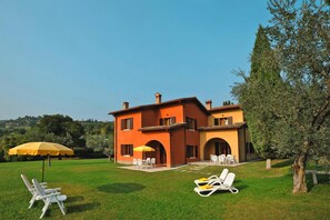 Deluxe Apartment, 2 Bedrooms | Exterior - Apartments Poiano in Garda With Pool (Garda)