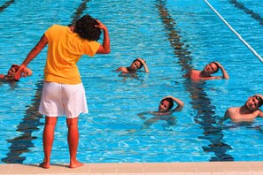 Innendørsbasseng og utendørsbasseng