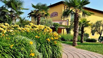 Comfort Apartment, 2 Bedrooms | Property grounds