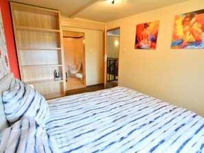 8 bedrooms, individually furnished, iron/ironing board, bed sheets - Cozy Cottage for 2 People Near the Sandy Beach (gmina Bedzino)