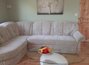 Classic House, 3 Bedrooms | Living room