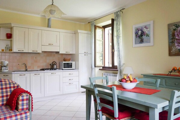 Comfort Apartment, 2 Bedrooms | Private kitchen | Fridge, microwave, coffee/tea maker, toaster