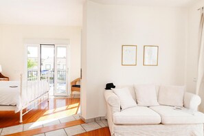 Classic Bungalow, 2 Bedrooms | Living room