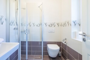 Bathroom - Exclusively Furnished 5-star Holiday Home Near the Beach (Dagebuell)