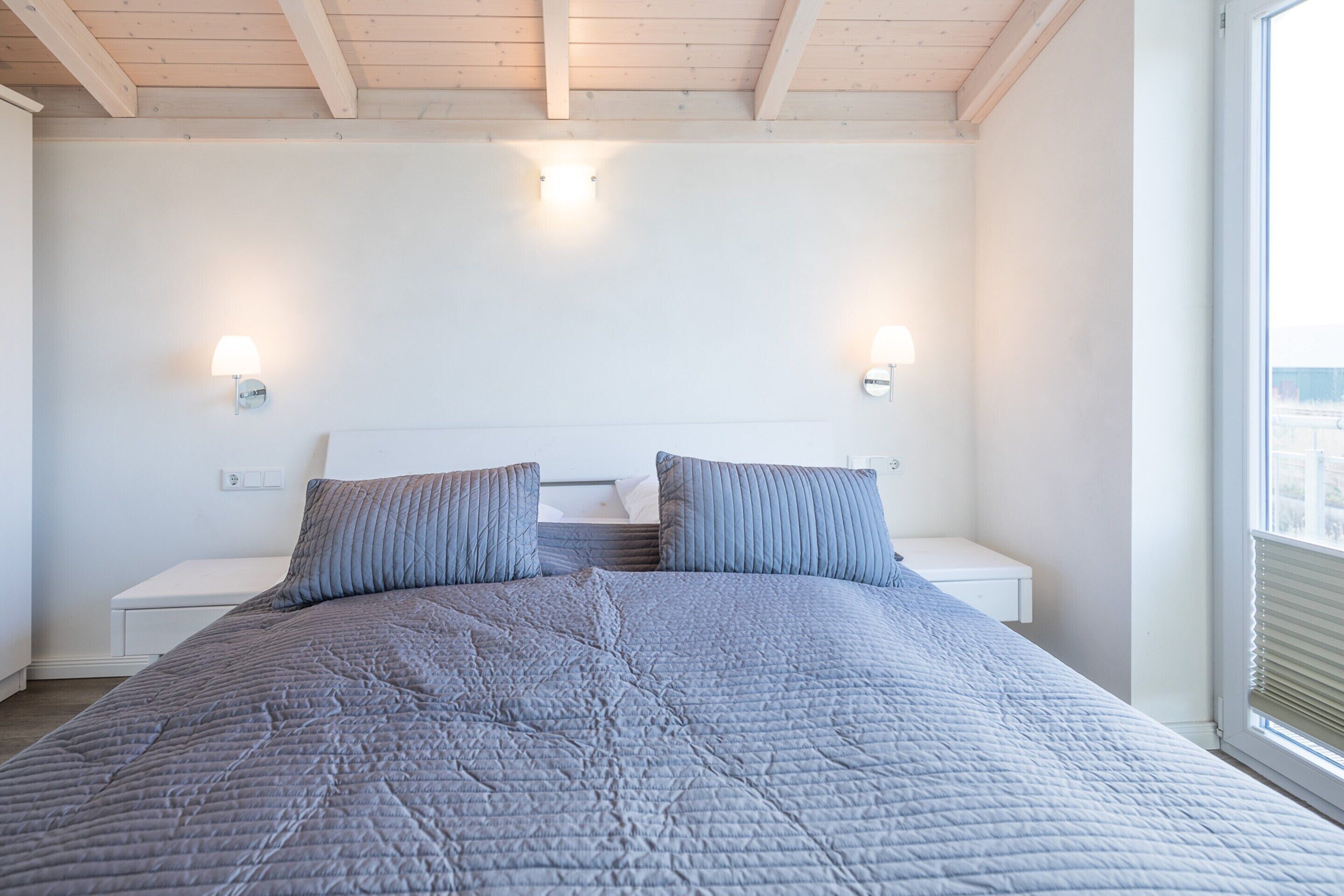 6 habitaciones, muebles diferentes y tabla de planchar con plancha 