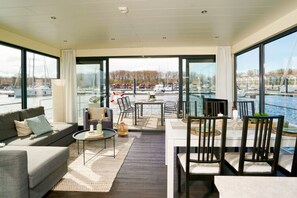 Classic Mobile Home, 3 Bedrooms | Living room