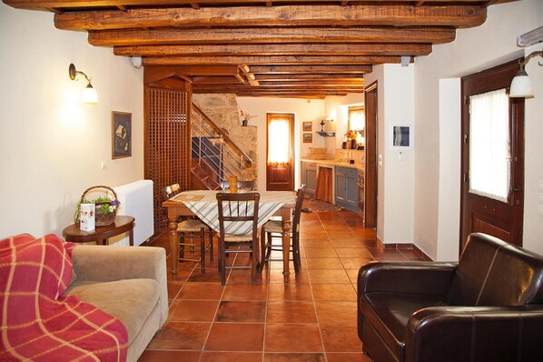 Comfort House, 2 Bedrooms | Living room | Fireplace