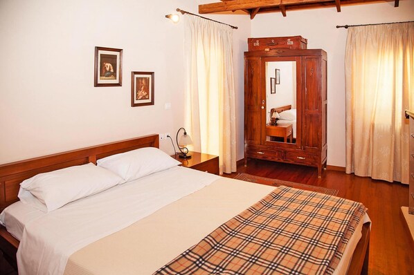 Classic House, 3 Bedrooms | 4 bilik tidur, dilengkapkan perabot secara berasingan