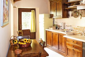 Classic House, 3 Bedrooms | Private kitchen | Fridge, oven, stovetop, coffee/tea maker