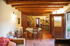 Classic House, 3 Bedrooms | Living room