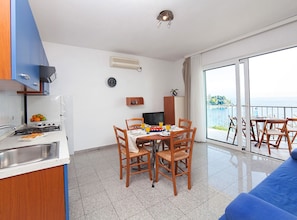 Apartment (Standard One bedroom Apartment with B) | Living room - Splendid Beachfront Medveja Apartments (Lovran)
