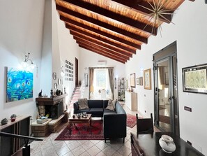 Classic-Villa, 4 Schlafzimmer | Wohnzimmer | Kamin