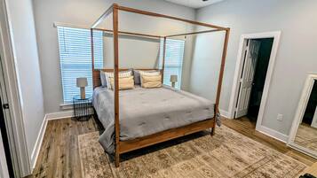 3 slaapkamers, een strijkplank/strijkijzer, gratis wifi, beddengoed