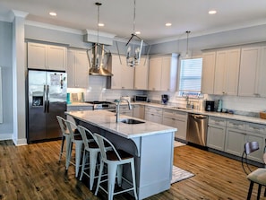 Fridge, microwave, oven, stovetop - *Tegarden Cottage at Gulfport Beach* Walk/Beach (gulfport)