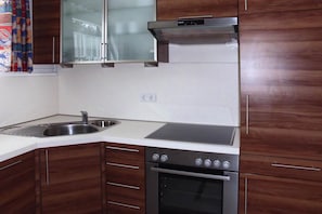 Kühlschrank, Ofen, Herdplatte, Geschirrspüler