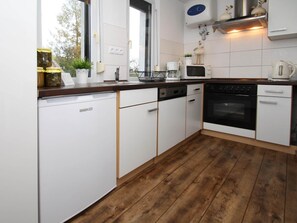 Fridge, microwave, oven, dishwasher - Holiday Home, Luebben (Lübben (Spreewald))