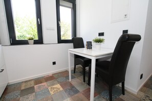 Comfort House, 1 Bedroom | Dining