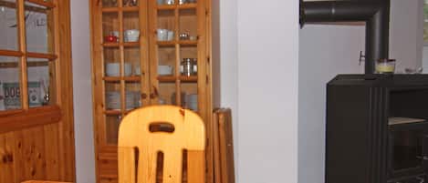 Apartamento clásico, 4 habitaciones | Sala de estar | Una chimenea