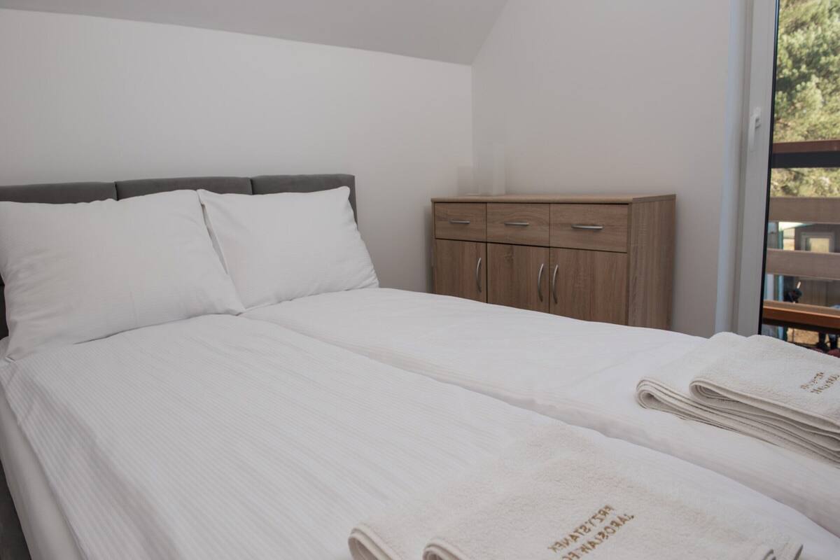 Appartamento Deluxe, 2 camere da letto | 10 camere, con arredamento individuale, lenzuola