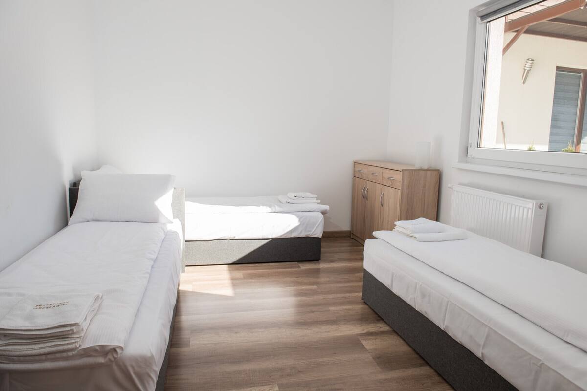 Appartamento Comfort, 3 camere da letto | 10 camere, con arredamento individuale, lenzuola